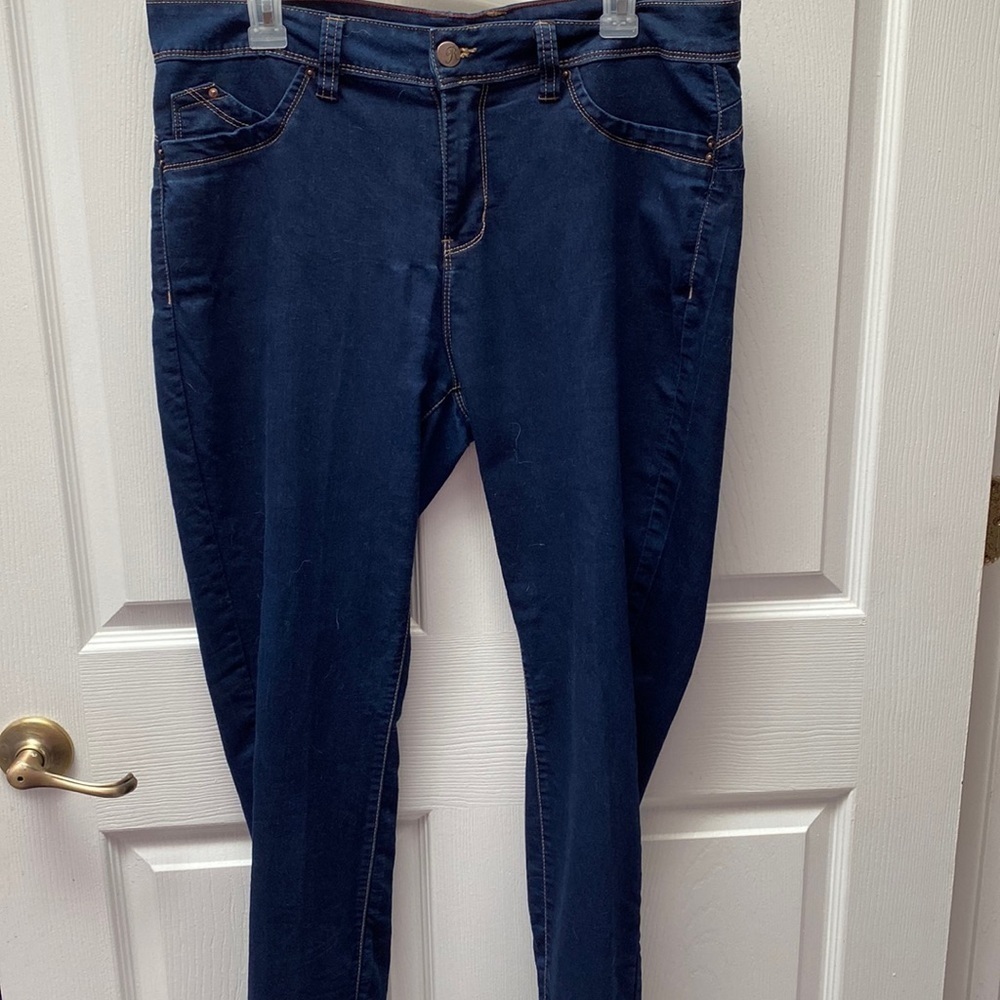 Q womens Royalty WannaBettaButt solid blue stretch skinny jeans size 16. EUC